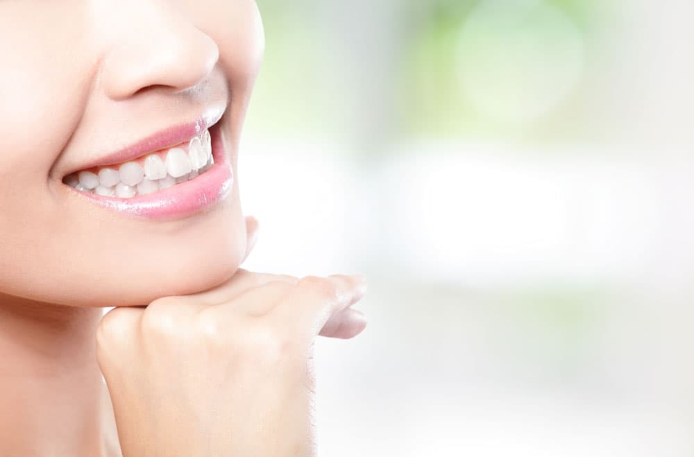 Ultra-thin porcelain veneers - Modern technology for a Hollywood smile