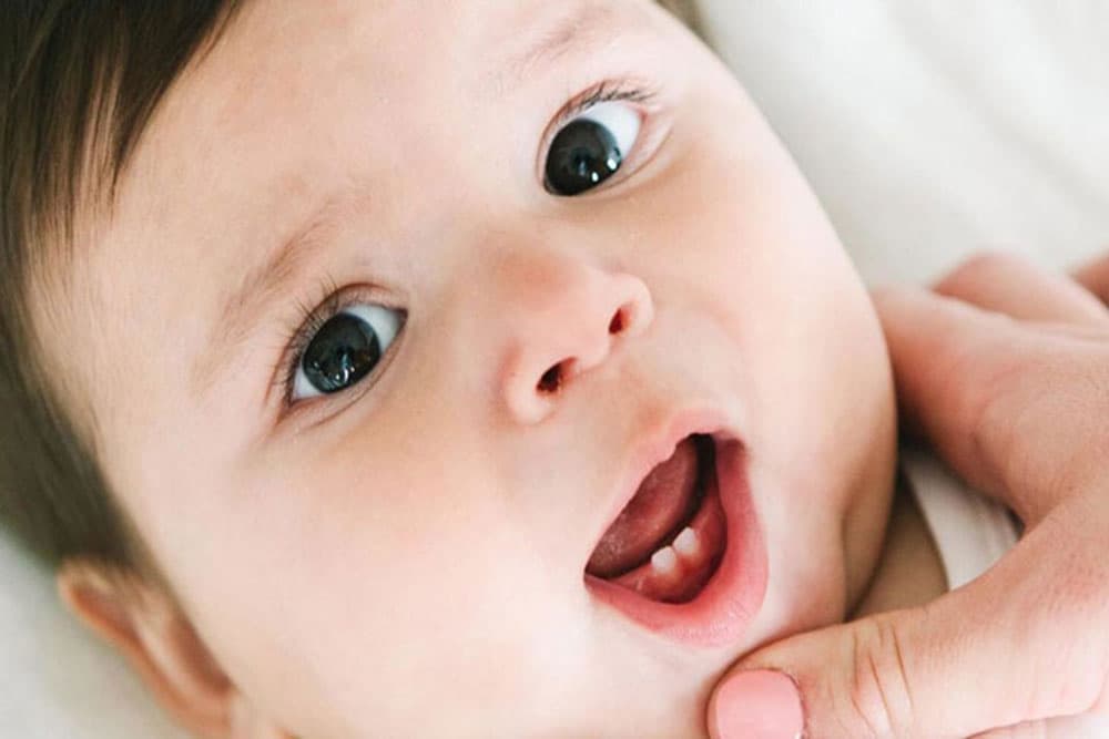 Mọc răng ở trẻ sơ sinh và những điều cha mẹ cần nắm