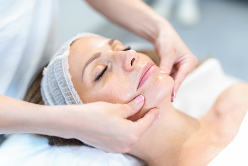 The safest and most effective way to fix a long chin at home