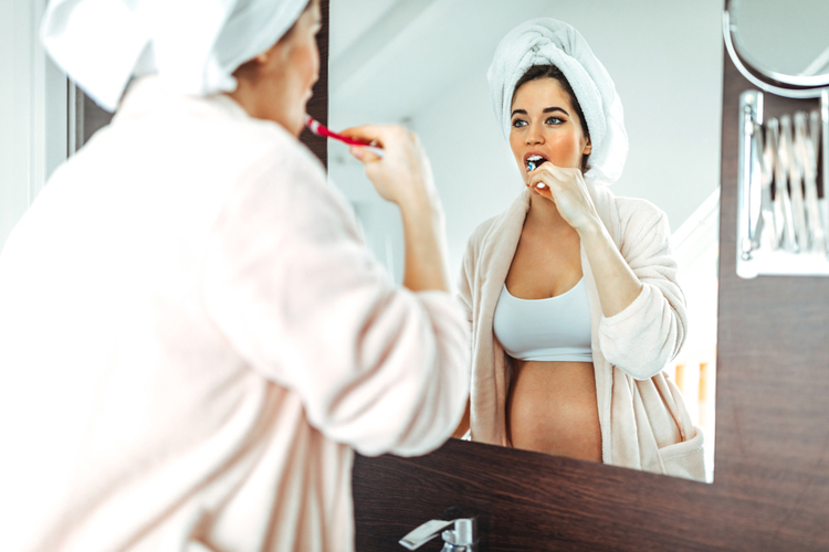 mẹ bầu chăm sóc răng miệng