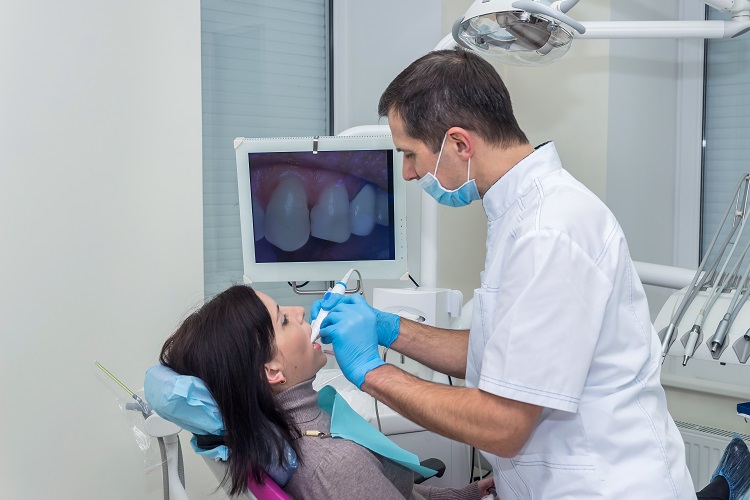 nha sĩ trồng răng implant