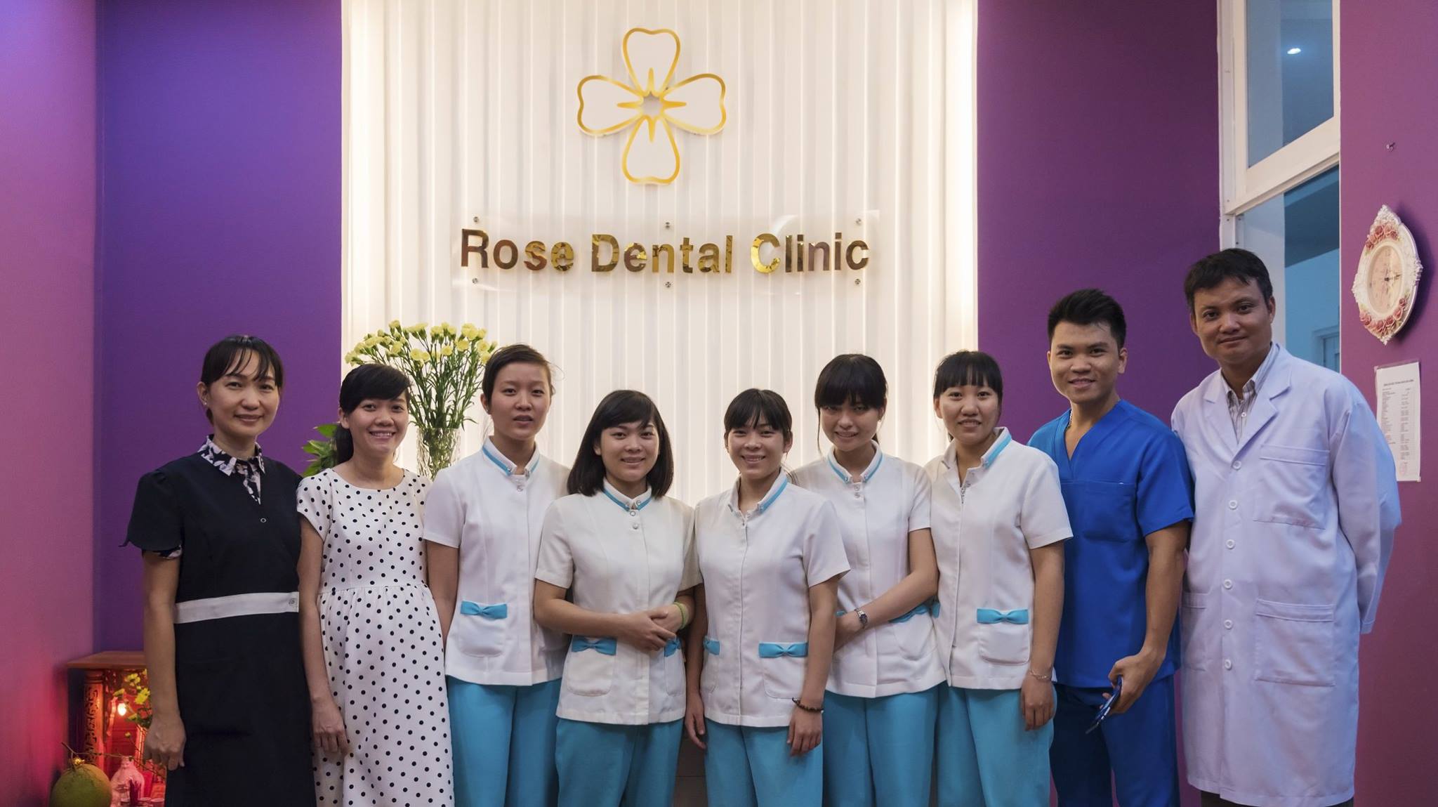 đội ngũ nha sĩ y tá tại Nha khoa Hoa Hồng Phương Đông